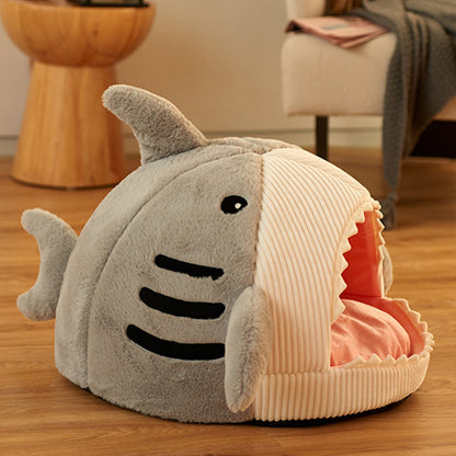 Shark-Shaped Enclosed Pet Bed for Cats & Small Dogs – Cozy Winter Cave