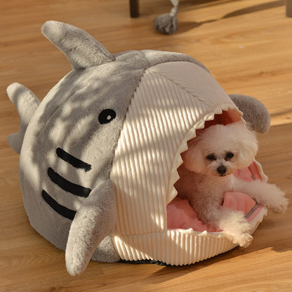 Shark-Shaped Enclosed Pet Bed for Cats & Small Dogs – Cozy Winter Cave