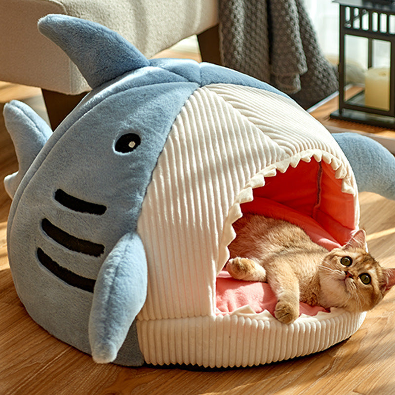 Shark-Shaped Enclosed Pet Bed for Cats & Small Dogs – Cozy Winter Cave