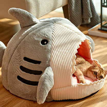Shark-Shaped Enclosed Pet Bed for Cats & Small Dogs – Cozy Winter Cave